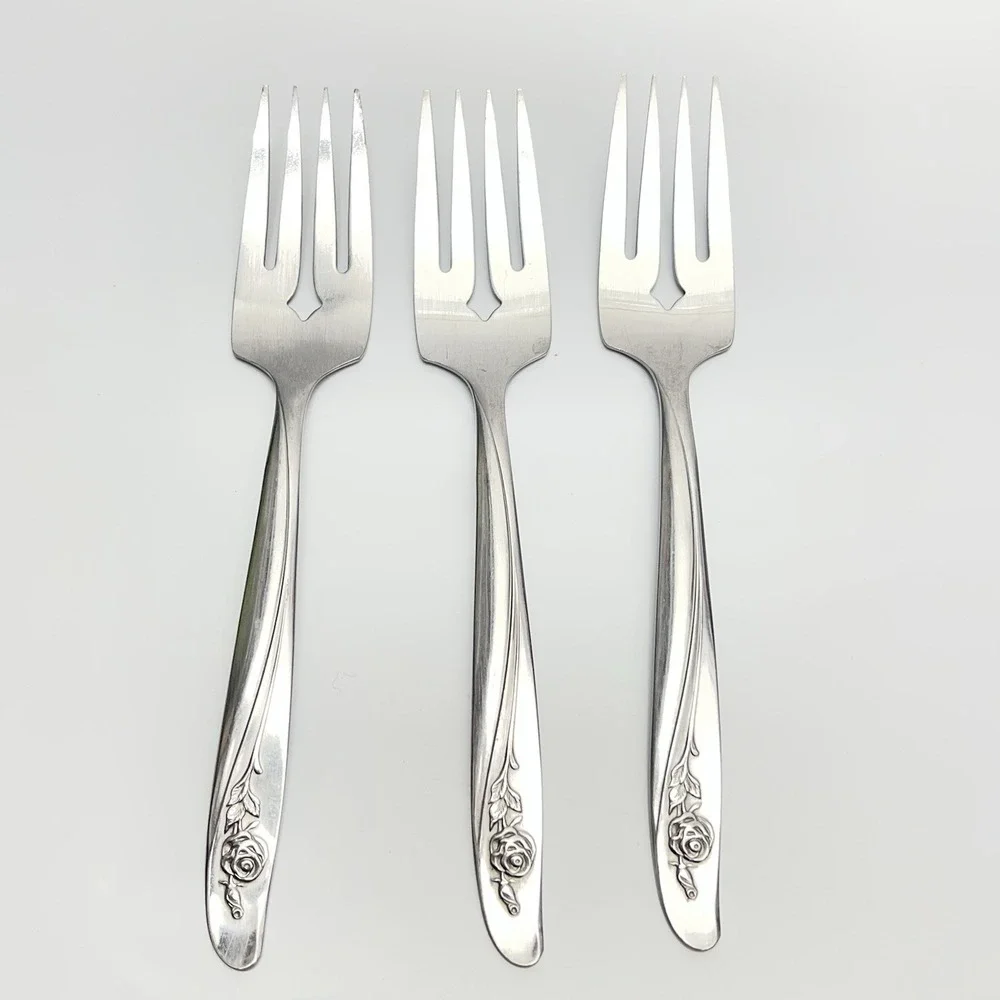 Vintage 60s Onieda Roseanne Stainless Steel Flatware 29 Piece Set Rose Pattern